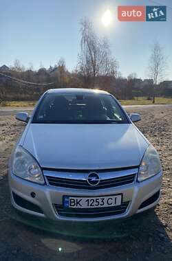 Хэтчбек Opel Astra 2007 в Ровно