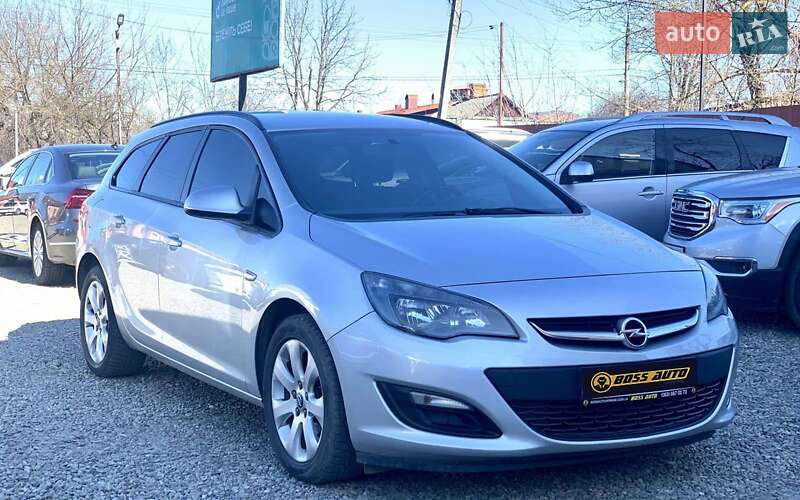Универсал Opel Astra 2013 в 