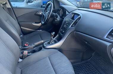Универсал Opel Astra 2013 в 