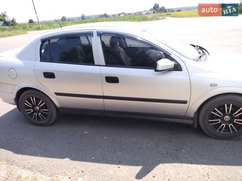 Седан Opel Astra 2001 в Ичне