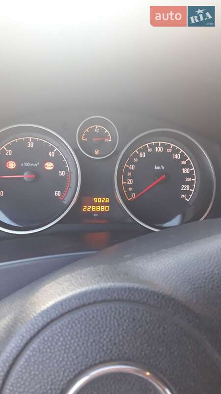 Універсал Opel Astra 2010 в Бердичеві