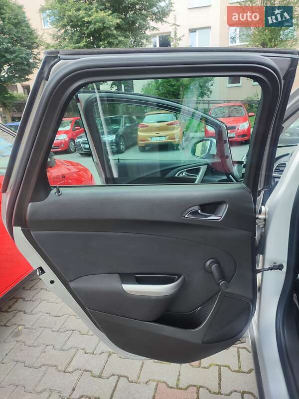 Універсал Opel Astra 2011 в Хмельницькому