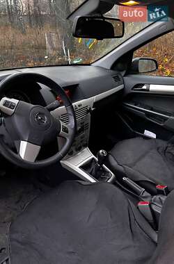 Хэтчбек Opel Astra 2007 в 