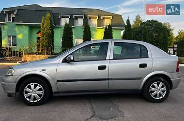 Хэтчбек Opel Astra 2000 в 