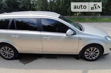 Универсал Opel Astra 2010 в Львове