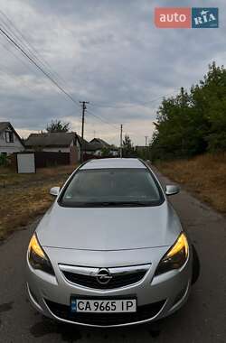 Универсал Opel Astra 2011 в 