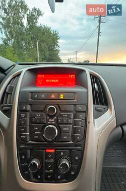 Универсал Opel Astra 2011 в 