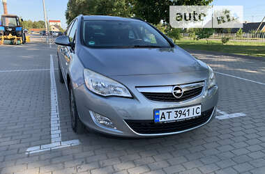 Універсал Opel Astra 2011 в Коломиї