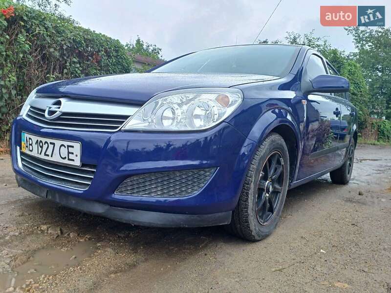 Хэтчбек Opel Astra 2008 в Ямполе