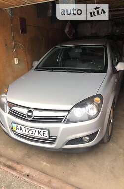 Универсал Opel Astra 2010 в Киеве