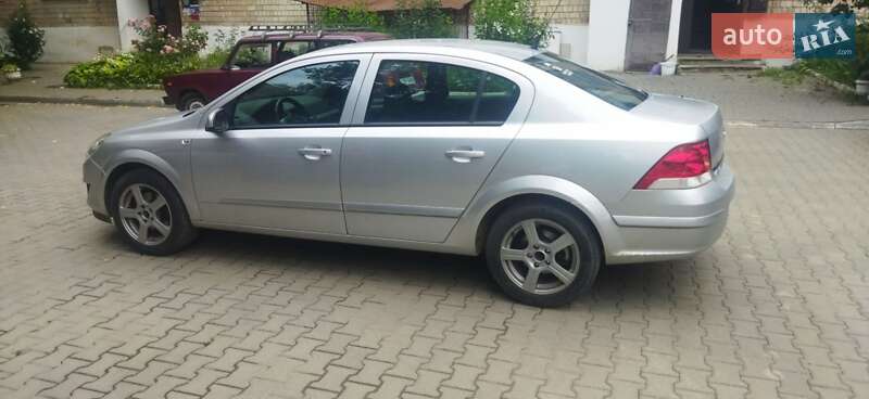 Седан Opel Astra 2008 в Чернівцях