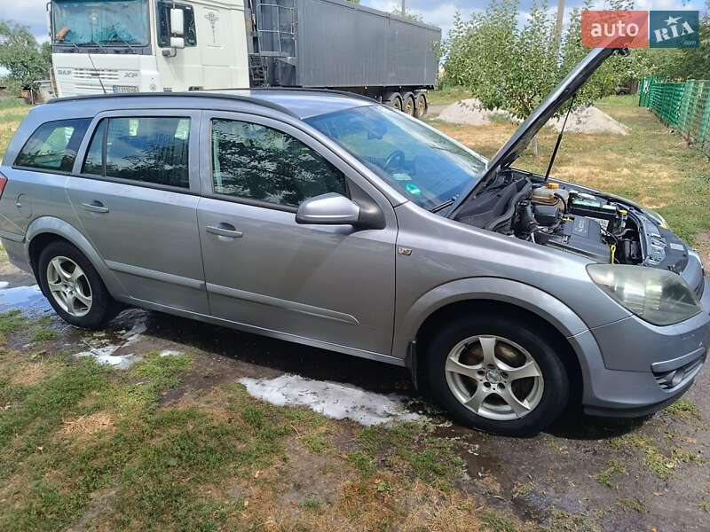 Універсал Opel Astra 2005 в Білики