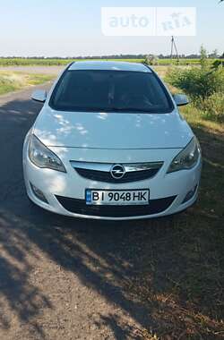 Хэтчбек Opel Astra 2010 в Хороле