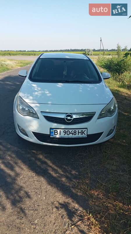 Хэтчбек Opel Astra 2010 в Миргороде