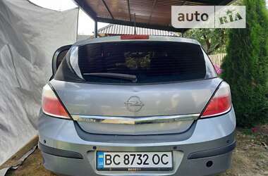 Хэтчбек Opel Astra 2004 в Новояворовске