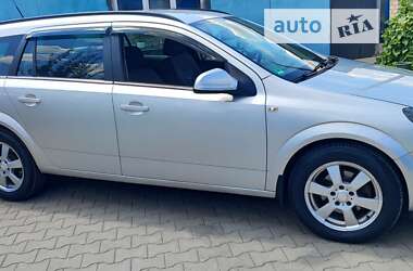 Універсал Opel Astra 2010 в Лозовій