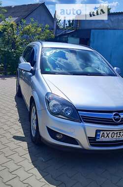 Універсал Opel Astra 2010 в Лозовій