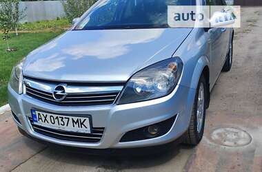 Універсал Opel Astra 2010 в Лозовій