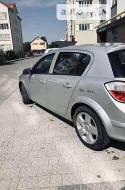 Хэтчбек Opel Astra 2005 в Сокале