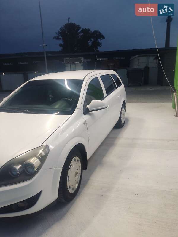 Универсал Opel Astra 2011 в Бережанах