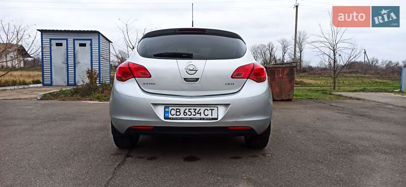 Хэтчбек Opel Astra 2010 в Борзне