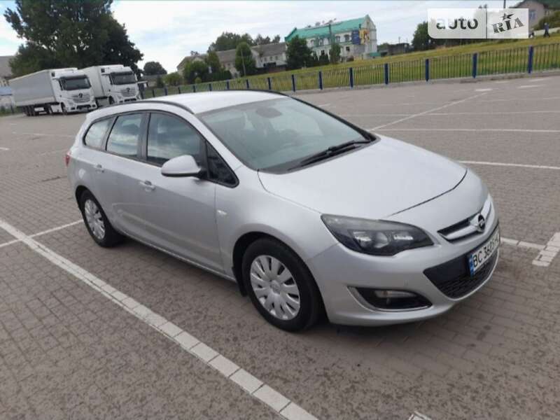 Универсал Opel Astra 2013 в Нововолынске