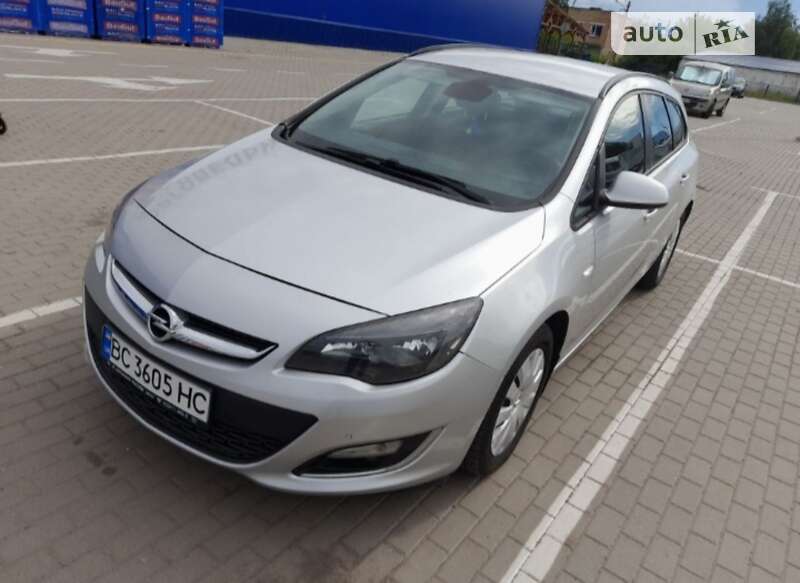 Универсал Opel Astra 2013 в Нововолынске