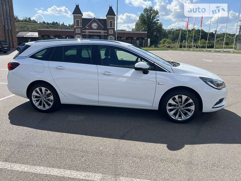 Универсал Opel Astra 2016 в Киеве
