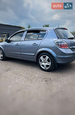 Хэтчбек Opel Astra 2007 в 