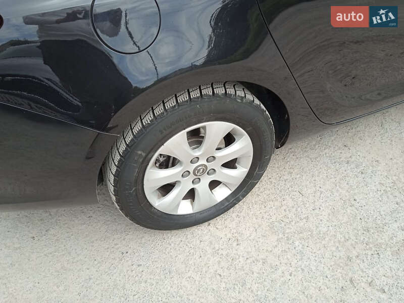 Седан Opel Astra 2013 в Каменец-Подольском