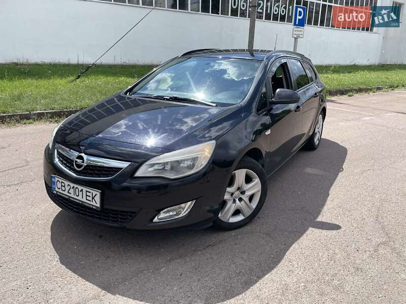 Універсал Opel Astra 2011 в Чернігові