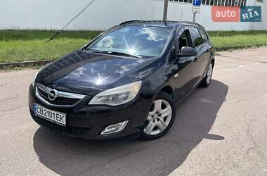 Універсал Opel Astra 2011 в Чернігові