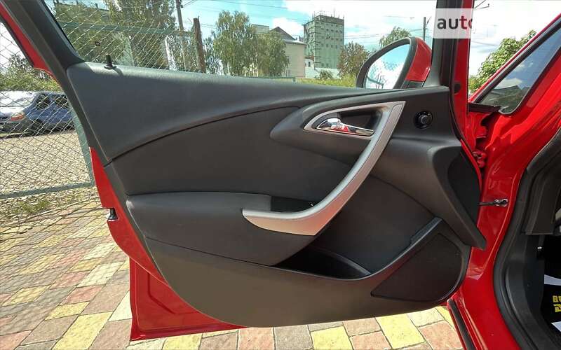 Универсал Opel Astra 2011 в Стрые