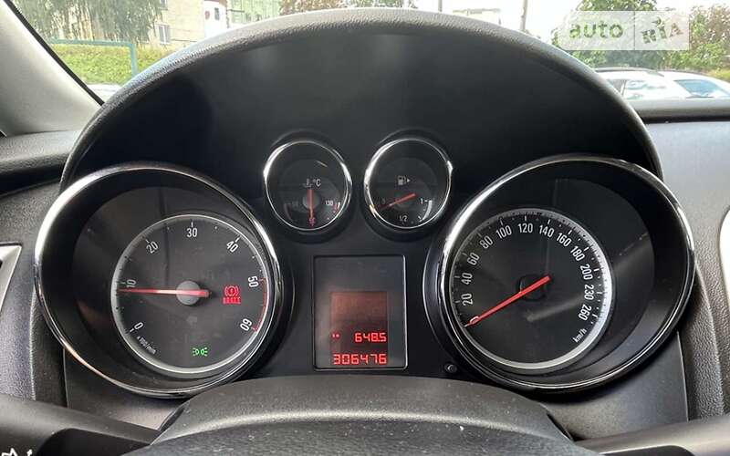 Универсал Opel Astra 2011 в Стрые