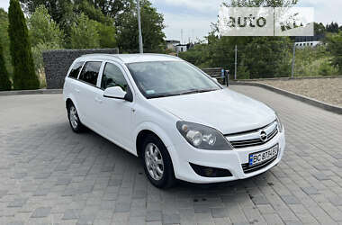 Универсал Opel Astra 2011 в Золочеве