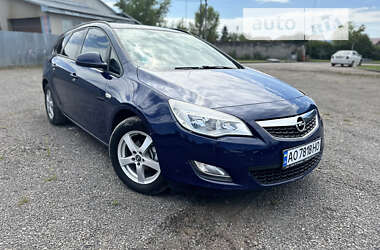 Універсал Opel Astra 2012 в Хусті