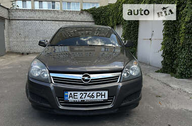 Універсал Opel Astra 2010 в Дніпрі