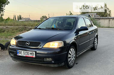 Седан Opel Astra 2002 в Новом Буге