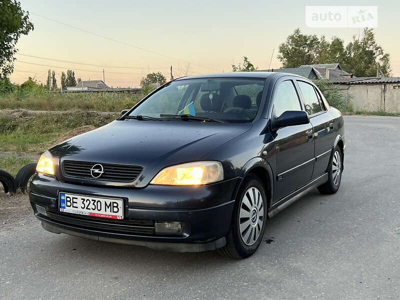 Седан Opel Astra 2002 в Новому Бузі