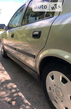 Седан Opel Astra 2006 в 