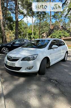 Универсал Opel Astra 2011 в Чернигове