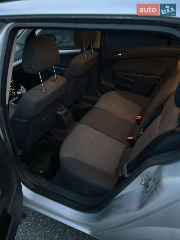 Универсал Opel Astra 2006 в Киеве