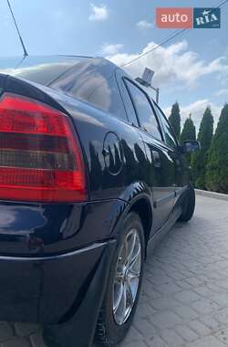 Хэтчбек Opel Astra 2003 в 