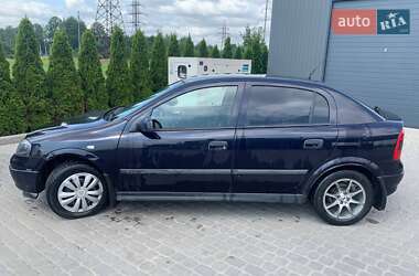 Хэтчбек Opel Astra 2003 в 