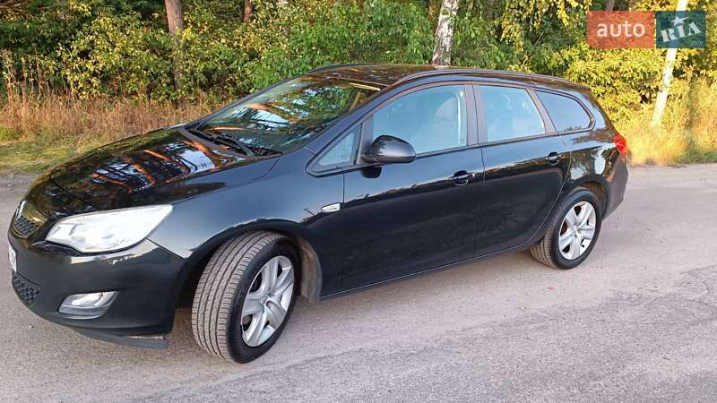Универсал Opel Astra 2012 в 
