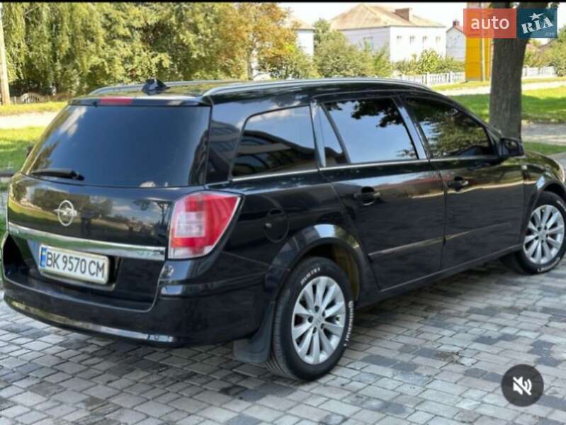 Универсал Opel Astra 2009 в Ровно