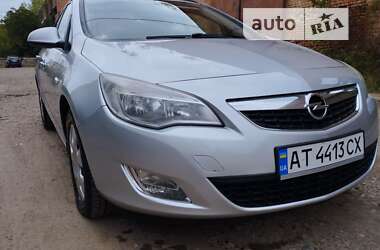 Універсал Opel Astra 2011 в Коломиї