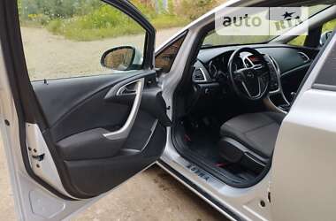 Універсал Opel Astra 2011 в Коломиї