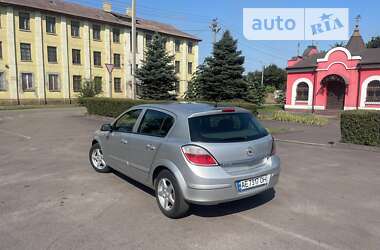 Хэтчбек Opel Astra 2005 в 