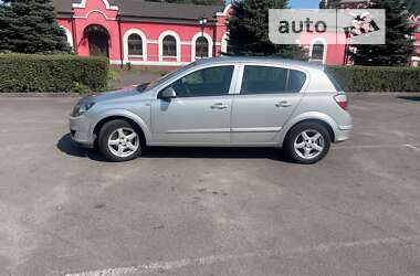 Хэтчбек Opel Astra 2005 в 